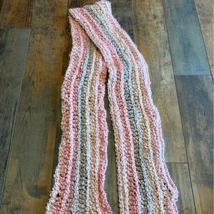 NWOT women’s multicolor pink mauve gray crocheted scarf